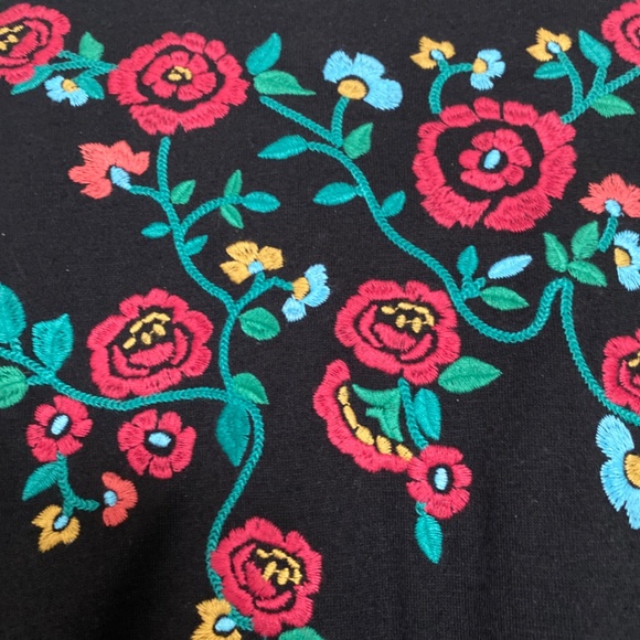 Black Top - Picture 2 of 3